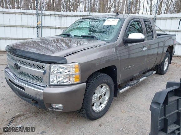 2011 Chevrolet Silverado 1500 LT with VIN 1GCRKSE33BZ332156, listed as a IAAI auction lot 41913313 with 124,130 mi miles. Bid and sale history available at carsss.com. Image 17.