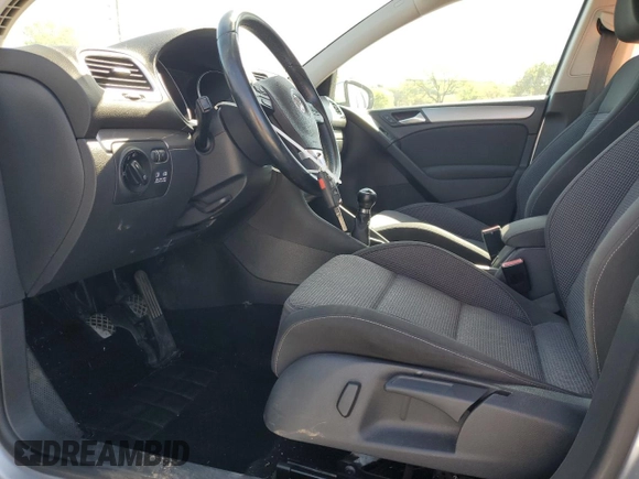 2013 Volkswagen Golf TDI w/Sunroof & Nav z VIN WVWNM7AJ0DW023226, wystawiony jako Copart lot #50958295 z przebiegiem 97 784 mil mil oraz Czysty tytuł • Clean title. Historia ofert i sprzedaży dostępna na DreamBid. Obrazek 7.