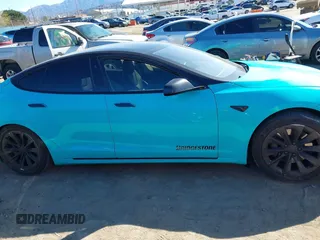 2018 Tesla Model S 75D with VIN 5YJSA1E29JF263418, listed as a IAAI auction lot 41682037 with 84,764 mi miles and . Bid and sale history available at DreamBid. Image 13.