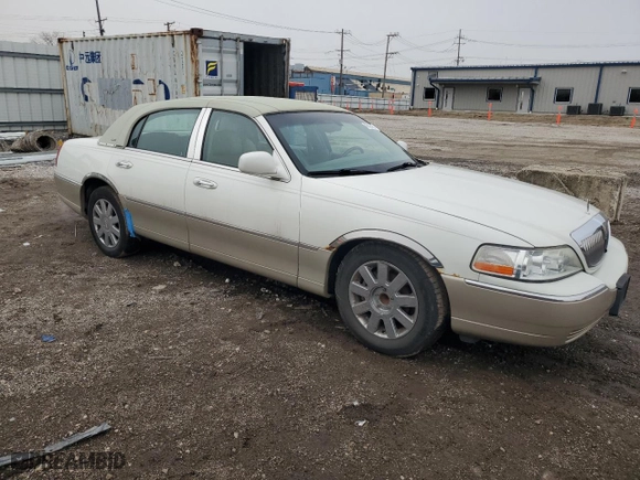 2005 Lincoln Town Car Signature Limited with VIN 1LNHM82W85Y605489, listed as a Copart auction lot 47602425 with 245,528 mi miles and Clean Title. Bid and sale history available at carsss.com. Image 4.