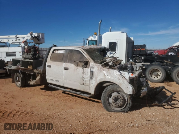 2017 Ford F-550 XL z VIN 1FD0W5HT2HED19906, wystawiony jako Copart lot #79217614 z przebiegiem Nie podano mil oraz Szkody całkowita. Historia ofert i sprzedaży dostępna na DreamBid. Obrazek 4.