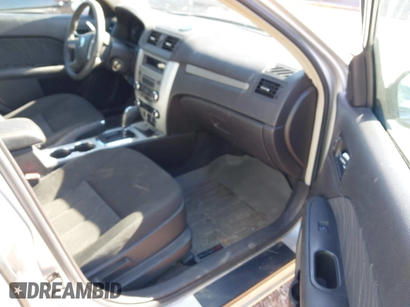 2010 Mercury Milan with VIN 3MEHM0HA9AR610676, listed as a IAAI auction lot 42253151 with 139,152 mi miles and . Bid and sale history available at DreamBid. Image 5.