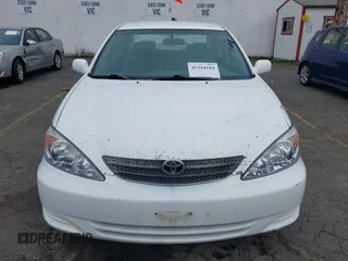 2002 Toyota Camry LE z VIN 4T1BE32K52U081479, wystawiony jako IAAI lot #41344104 z przebiegiem 243 950 mil mil oraz . Historia ofert i sprzedaży dostępna na DreamBid. Obrazek 12.