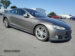 2016 Tesla Model S 90D with VIN 5YJSA1E2XGF133933, listed as a Copart auction lot 60736445 with 203,063 mi miles and Salvage title. Bid and sale history available at DreamBid. Image 4.