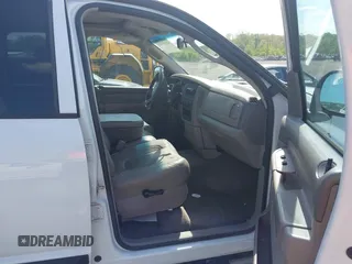2005 Dodge 1500 SLT z VIN 1D7HA18D25S128335, wystawiony jako IAAI lot #42149223 z przebiegiem 285 923 mil mil oraz . Historia ofert i sprzedaży dostępna na DreamBid. Obrazek 5.