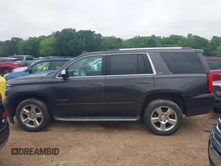 2016 Chevrolet Tahoe LTZ z VIN 1GNSKCKC3GR112445, wystawiony jako IAAI lot #42312996 z przebiegiem 107 511 mil mil oraz . Historia ofert i sprzedaży dostępna na DreamBid. Obrazek 14.