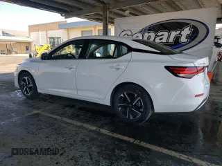 2025 Nissan Sentra SV z VIN 3N1AB8CV4SY303847, wystawiony jako Copart lot #60059615 z przebiegiem 4 384 mil mil oraz Czysty tytuł • Clean title. Historia ofert i sprzedaży dostępna na DreamBid. Obrazek 2.