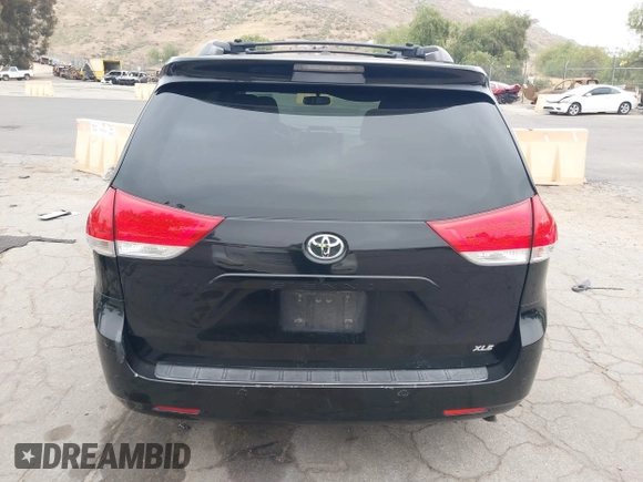2013 Toyota Sienna XLE AAS с VIN 5TDYK3DC5DS386789, выставлен на аукционе IAAI как лот 42164870 с пробегом 171 786 миль миль и . История ставок и продаж доступна на DreamBid. Изображение 16.