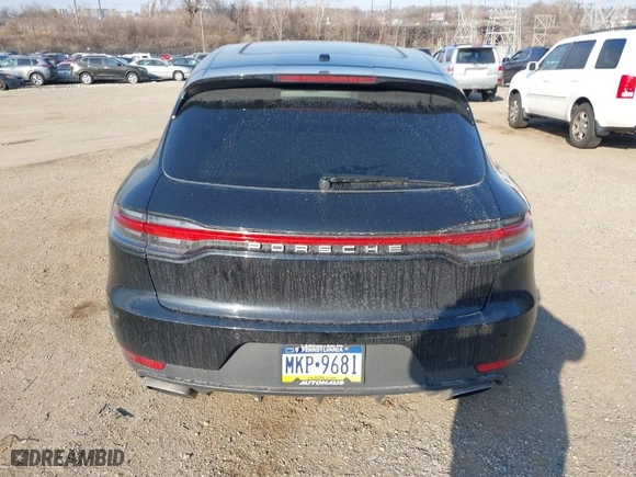 2019 Porsche Macan with VIN WP1AA2A57KLB07005, listed as a IAAI auction lot 41687951 with NaN miles. Bid and sale history available at carsss.com. Image 17.