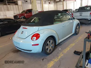 2006 Volkswagen Beetle z VIN 3VWRF31Y36M320055, wystawiony jako IAAI lot #42015054 z przebiegiem 123 350 mil mil oraz . Historia ofert i sprzedaży dostępna na DreamBid. Obrazek 4.