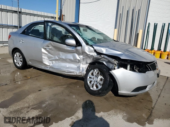 2010 Kia Forte EX z VIN KNAFU4A21A5066595, wystawiony jako Copart lot #53303195 z przebiegiem 190 992 mil mil oraz Nie do naprawy. Historia ofert i sprzedaży dostępna na DreamBid. Obrazek 4.