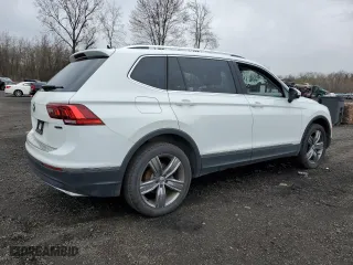 2020 Volkswagen Tiguan SE with VIN 3VV2B7AX2LM179152, listed as a Copart auction lot 52577475 with 61,691 mi miles and Salvage Title. Bid and sale history available at carsss.com. Image 3.