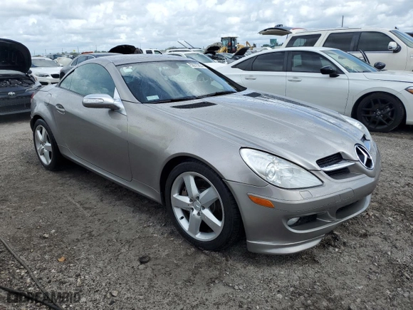 2005 Mercedes-Benz SLK-Class with VIN WDBWK56F95F039444, listed as a Copart auction lot 59275854 with 100,681 mi miles and Salvage Title. Bid and sale history available at carsss.com. Image 4.