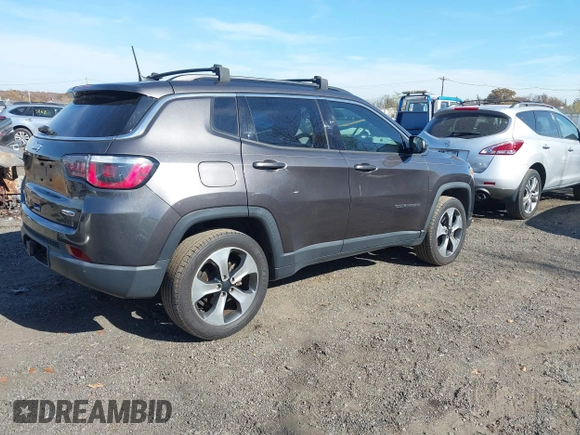2017 Jeep Compass Latitude z VIN 3C4NJDBB9HT667415, wystawiony jako IAAI lot #40755033 z przebiegiem 106 943 mil mil oraz . Historia ofert i sprzedaży dostępna na DreamBid. Obrazek 4.