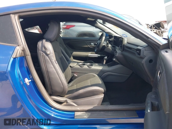 2024 Ford Mustang EcoBoost с VIN 1FA6P8TH0R5142067, выставлен на аукционе IAAI как лот 42338104 с пробегом 7 179 миль миль и . История ставок и продаж доступна на DreamBid. Изображение 5.