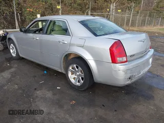 2006 Chrysler 300 Touring with VIN 2C3KA53G66H467282, listed as a IAAI auction lot 40953198 with Not Provided miles and . Bid and sale history available at carsss.com. Image 3.