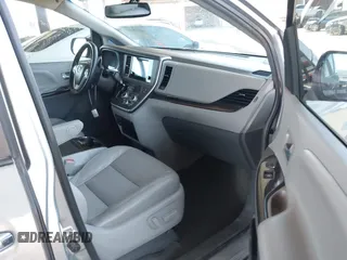 2016 Toyota Sienna XLE with VIN 5TDYK3DCXGS751231, listed as a IAAI auction lot 41975167 with 135,266 mi miles. Bid and sale history available at carsss.com. Image 5.