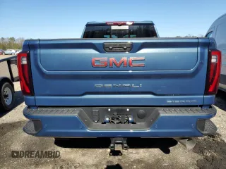 2024 GMC Sierra 2500HD Denali z VIN 1GT49REY5RF381137, wystawiony jako Copart lot #47956675 z przebiegiem 3 299 mil mil oraz Szkoda całkowita • Salvage title. Historia ofert i sprzedaży dostępna na DreamBid. Obrazek 6.