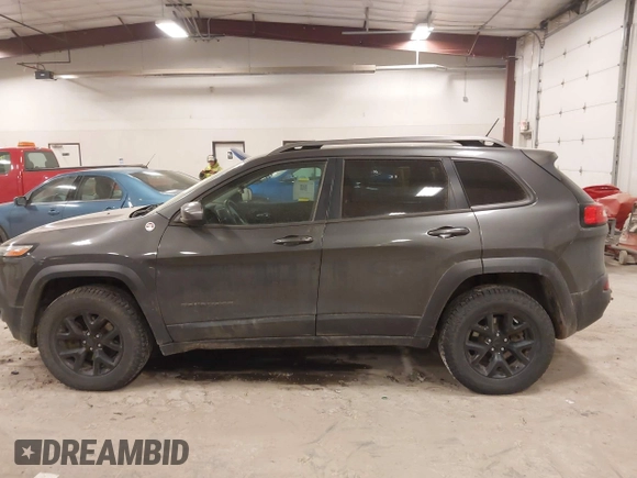 2015 Jeep Cherokee Trailhawk с VIN 1C4PJMBSXFW525218, выставлен на аукционе IAAI как лот 42032130 с пробегом 164 289 миль миль и . История ставок и продаж доступна на DreamBid. Изображение 14.