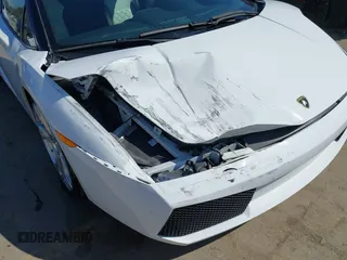2008 Lamborghini Gallardo z VIN ZHWGU22T18LA07324, wystawiony jako IAAI lot #41835407 z przebiegiem 26 552 mil mil oraz . Historia ofert i sprzedaży dostępna na DreamBid. Obrazek 6.