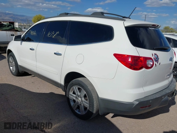 2011 Chevrolet Traverse 1LT z VIN 1GNKRGED1BJ288778, wystawiony jako IAAI lot #42064961 z przebiegiem 229 685 mil mil oraz . Historia ofert i sprzedaży dostępna na DreamBid. Obrazek 3.