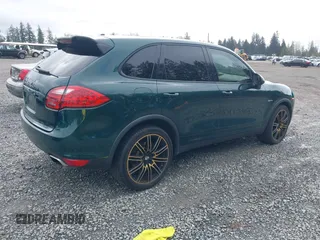 2012 Porsche Cayenne S Hybrid z VIN WP1AE2A20CLA92813, wystawiony jako IAAI lot #41916936 z przebiegiem 145 503 mil mil oraz . Historia ofert i sprzedaży dostępna na DreamBid. Obrazek 4.