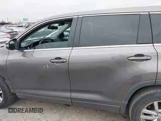 2015 Toyota Highlander LE z VIN 5TDZARFHXFS010904, wystawiony jako IAAI lot #41608105 z przebiegiem 155 815 mil mil oraz . Historia ofert i sprzedaży dostępna na DreamBid. Obrazek 15.