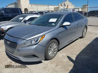2016 Hyundai Sonata Hybrid SE with VIN KMHE24L15GA025570, listed as a IAAI auction lot 41735029 with 142,346 mi miles. Bid and sale history available at carsss.com. Image 2.