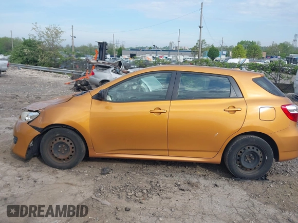 2009 Toyota Matrix z VIN 2T1KU40E29C012878, wystawiony jako IAAI lot #42177978 z przebiegiem 119 897 mil mil oraz . Historia ofert i sprzedaży dostępna na DreamBid. Obrazek 13.