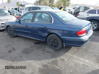 2003 Hyundai Sonata with VIN KMHWF25S33A751747, listed as a IAAI auction lot 41493851 with 101,748 mi miles. Bid and sale history available at carsss.com. Image 3.