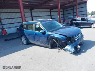 2018 Volkswagen Atlas 3.6L V6 SE with VIN 1V2KR2CA7JC569327, listed as a IAAI auction lot 40314567 with 69,026 mi miles. Bid and sale history available at carsss.com. Image 1.