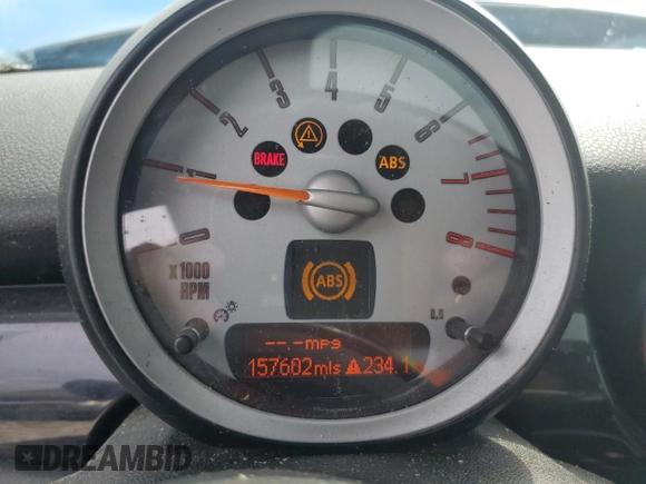 2007 MINI Hardtop S with VIN WMWMF73547TT84449, listed as a Copart auction lot 60490995 with 157,602 mi miles and Salvage title. Bid and sale history available at DreamBid. Image 9.