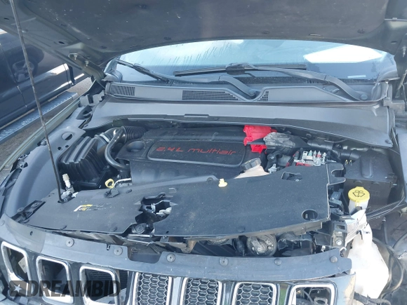 2019 Jeep Compass Altitude z VIN 3C4NJCBB6KT637645, wystawiony jako IAAI lot #40686310 z przebiegiem 60 215 mil mil oraz . Historia ofert i sprzedaży dostępna na DreamBid. Obrazek 10.