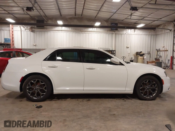 2015 Chrysler 300 S z VIN 2C3CCAGG7FH923212, wystawiony jako IAAI lot #42212494 z przebiegiem 105 000 mil mil oraz . Historia ofert i sprzedaży dostępna na DreamBid. Obrazek 13.
