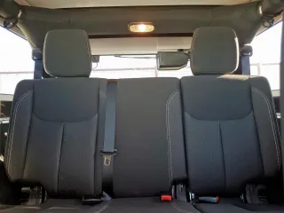 2016 Jeep Wrangler Unlimited Sahara z VIN 1C4HJWEG6GL218719, wystawiony jako Copart lot #56065235 z przebiegiem 96 061 mil mil oraz Szkoda całkowita • Salvage title. Historia ofert i sprzedaży dostępna na DreamBid. Obrazek 10.