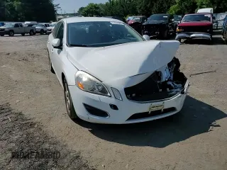 2013 Volvo S60 T5 Premier with VIN YV1612FS5D1228372, listed as a Copart auction lot 61927585 with 98,451 mi miles and Salvage title. Bid and sale history available at DreamBid. Image 13.