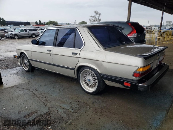 1988 BMW 5 Series 535i with VIN WBADC8407J3261205, listed as a Copart auction lot 87406714 with 45,211 mi miles and Salvage Title. Bid and sale history available at carsss.com. Image 2.