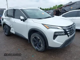 2024 Nissan Rogue SV z VIN 5N1BT3BA8RC744847, wystawiony jako IAAI lot #42138267 z przebiegiem 16 518 mil mil oraz . Historia ofert i sprzedaży dostępna na DreamBid. Obrazek 1.