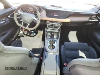 2022 Audi e-tron GT Premium Plus z VIN WAUFJBFW8N7010379, wystawiony jako Copart lot #72908444 z przebiegiem 16 623 mil mil oraz Szkody całkowita. Historia ofert i sprzedaży dostępna na DreamBid. Obrazek 8.
