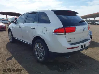 2011 Lincoln MKX with VIN 2LMDJ8JK5BBJ18060, listed as a IAAI auction lot 41932535 with 136,717 mi miles. Bid and sale history available at carsss.com. Image 3.