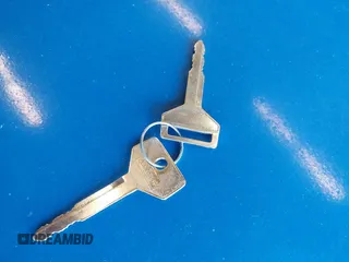 1985 Toyota Pickup z VIN JT4RN50RXF0083921, wystawiony jako IAAI lot #42029838 z przebiegiem 249 994 mil mil oraz . Historia ofert i sprzedaży dostępna na DreamBid. Obrazek 11.