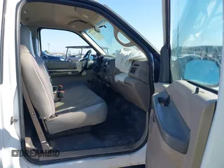 2000 Ford F-350 XL with VIN 1FTSF30L8YEB14930, listed as a IAAI auction lot 42290265 with 112,402 mi miles and . Bid and sale history available at DreamBid. Image 5.