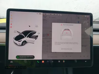 2022 Tesla Model Y Long Range z VIN 7SAYGDEE4NF315356, wystawiony jako IAAI lot #41571151 z przebiegiem 1 056 mil mil oraz . Historia ofert i sprzedaży dostępna na DreamBid. Obrazek 18.