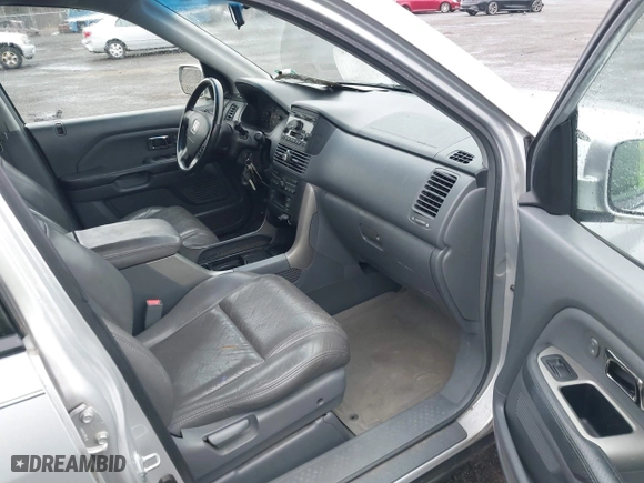 2004 Honda Pilot EX with VIN 2HKYF18534H617991, listed as a IAAI auction lot 41855906 with 193,084 mi miles. Bid and sale history available at carsss.com. Image 5.