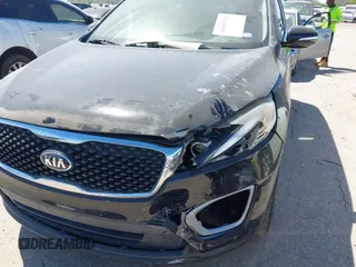 2018 Kia Sorento LX with VIN 5XYPG4A39JG339619, listed as a IAAI auction lot 41809182 with 126,954 mi miles. Bid and sale history available at carsss.com. Image 6.