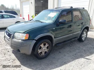 2001 Ford Escape XLT with VIN 1FMYU03141KB92083, listed as a IAAI auction lot 41840250 with 221,444 mi miles. Bid and sale history available at carsss.com. Image 2.