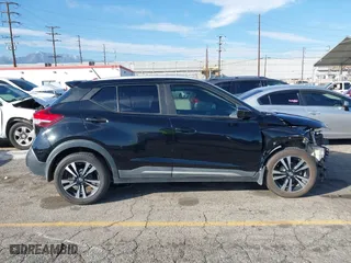 2018 Nissan Kicks SR with VIN 3N1CP5CU2JL511575, listed as a IAAI auction lot 41615315 with 175,722 mi miles. Bid and sale history available at carsss.com. Image 14.