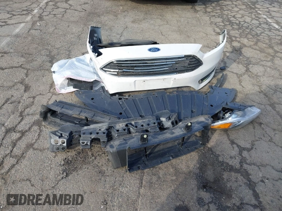 2018 Ford Focus Titanium z VIN 1FADP3J25JL293835, wystawiony jako IAAI lot #41877487 z przebiegiem 109 211 mil mil oraz . Historia ofert i sprzedaży dostępna na DreamBid. Obrazek 12.