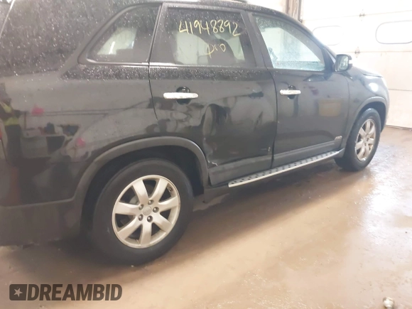 2012 Kia Sorento LX with VIN 5XYKTDA22CG283040, listed as a IAAI auction lot 41948892 with 266,330 mi miles. Bid and sale history available at carsss.com. Image 6.