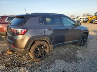 2020 Jeep Compass Latitude with VIN 3C4NJCBB7LT257392, listed as a Copart auction lot 47266465 with 68,883 mi miles and Salvage Title. Bid and sale history available at carsss.com. Image 3.